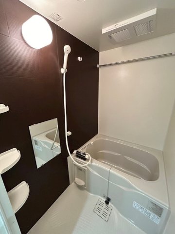 バス・シャワールーム　コンパクトで使いやすいお風呂です