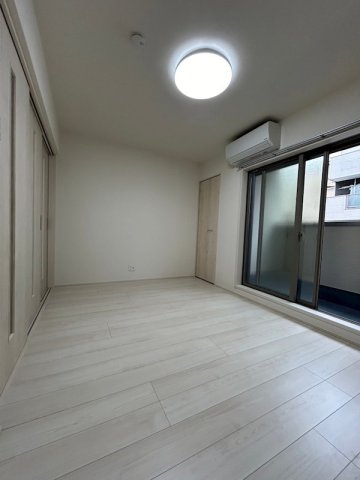 その他部屋・スペース　広くて明るい寝室