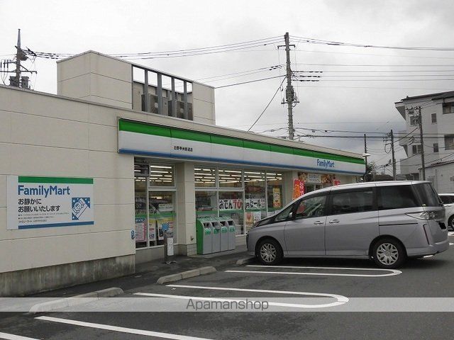 コンビニ　ファミリーマート（コンビニ）まで1100m