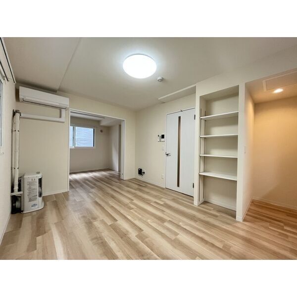 居室・リビング　☆木目調の内装☆