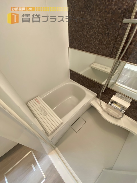 バス・シャワールーム　追い焚き、浴室乾燥機付き。