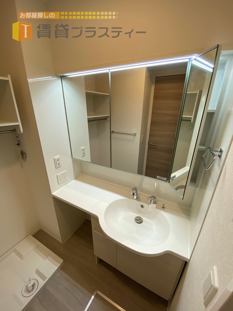 洗面設備　使いやすい独立洗面台です。