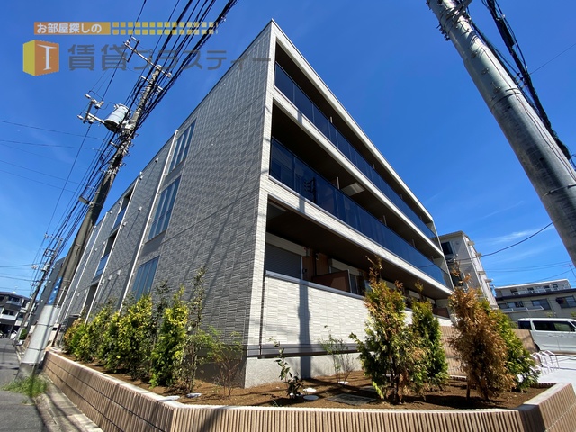 建物外観　角地に威風堂々誕生。木々に囲まれて。。。