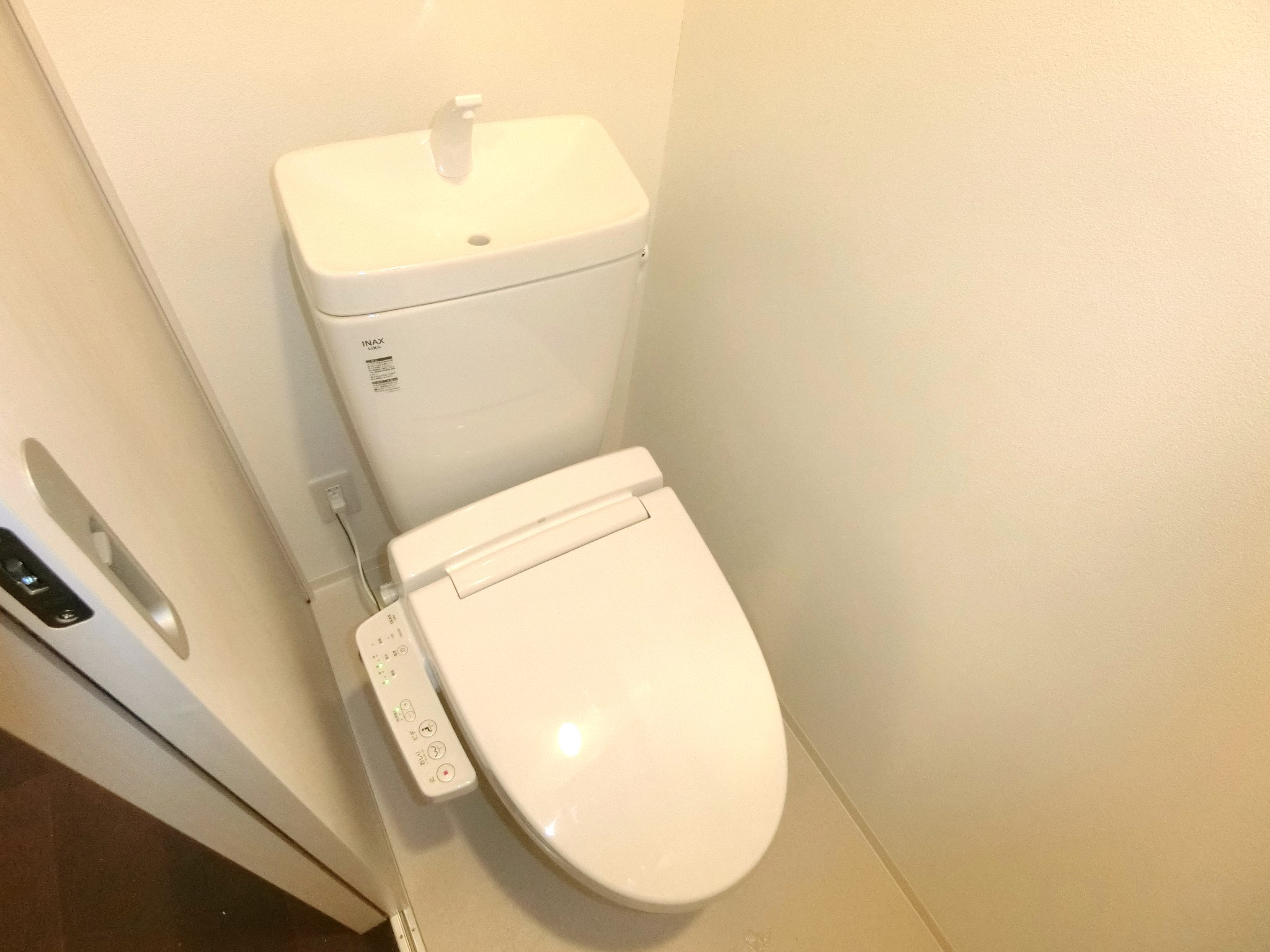 トイレ　温水洗浄便座です☆