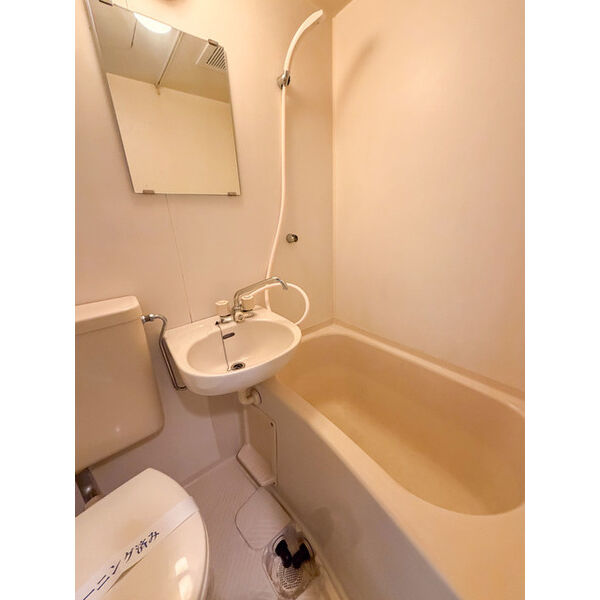 バス・シャワールーム　ゴミ捨て場