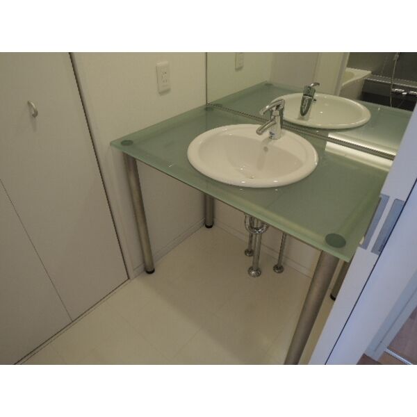 洗面設備　オシャレな独立洗面台♪