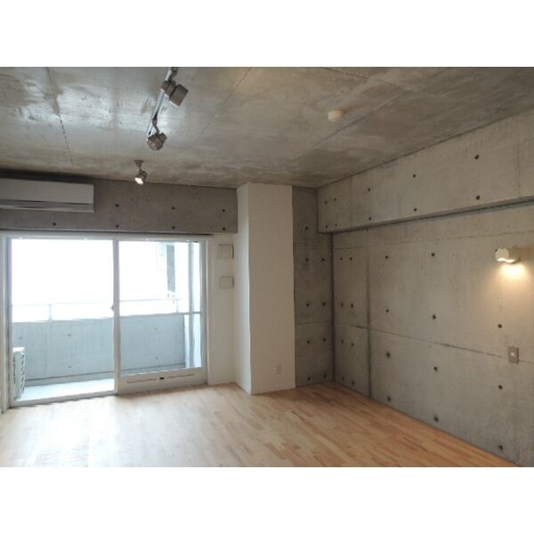 居室・リビング　エアコン付きで快適に過ごせます♪