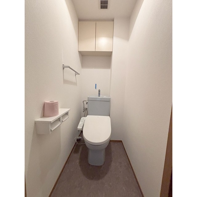 トイレ　※写真は同タイプ住戸です。