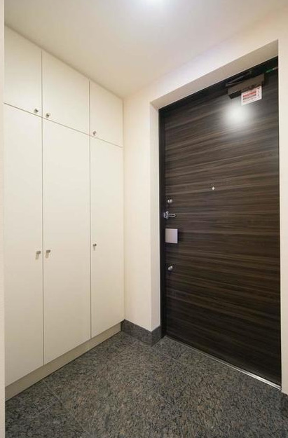 玄関　※別部屋の参考写真です。