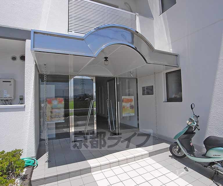 エントランス　マンション内へ・・・