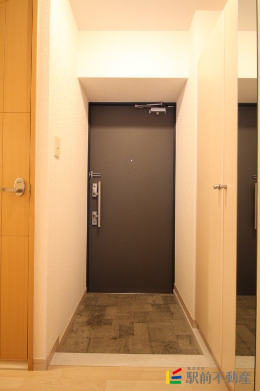 玄関　写真は別号室