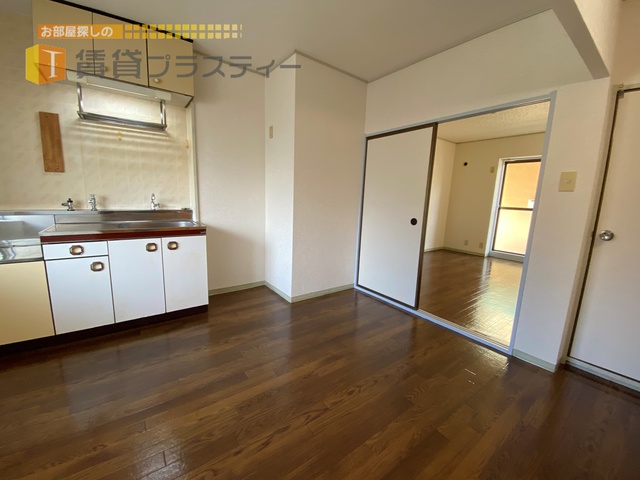 居室・リビング　清潔感のあるお部屋です。