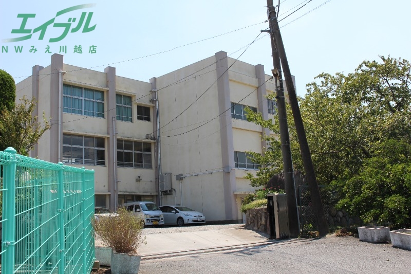 小学校　桑名市立桑部小学校（小学校）まで512m