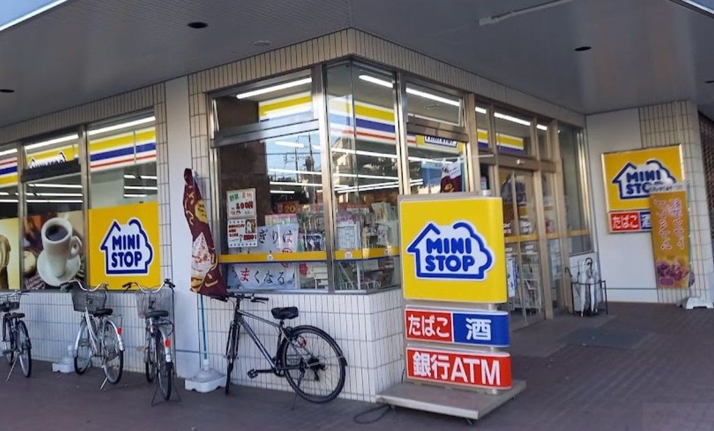コンビニ　ミニストップ足立綾瀬1丁目店（コンビニ）まで430m