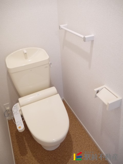 トイレ　綺麗なトイレ！温水洗浄便座！