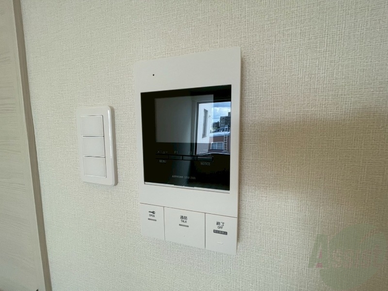 セキュリティ　ＴＶモニター付インターホンです。来客者の顔が見えるので安心！