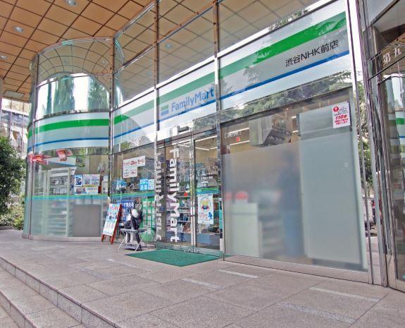 コンビニ　ファミリーマート渋谷NHK前店（コンビニ）まで123m