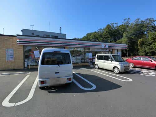 コンビニ　セブンイレブン　八街駅南口店（コンビニ）まで318m