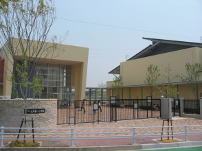 小学校　神戸市立玉津第一小学校（小学校）まで553m