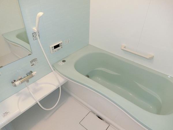 バス・シャワールーム　浴室乾燥機、追焚機能付の広々バスルーム！
