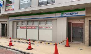 コンビニ　ファミリーマート 高円寺あづま通り店（コンビニ）まで28m