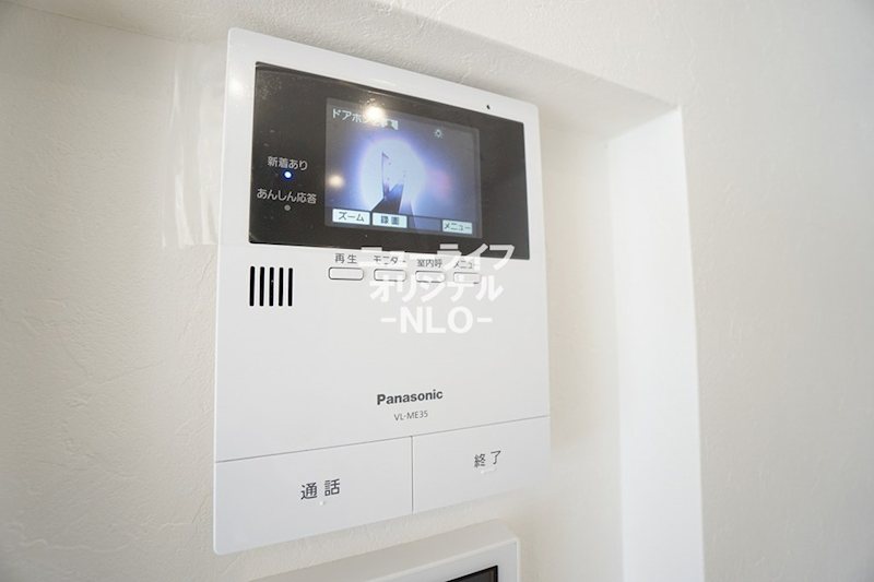 セキュリティ　室内から訪問者を目視できるTVモニターホン付き