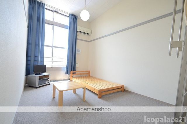 レオパレスファザーンAの居間写真