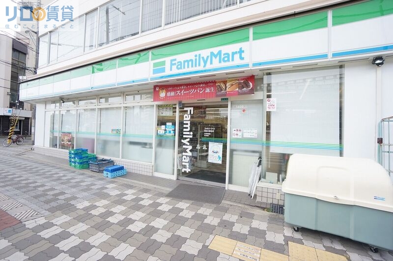 コンビニ　ファミリーマート東淀川駅北店（コンビニ）まで378m
