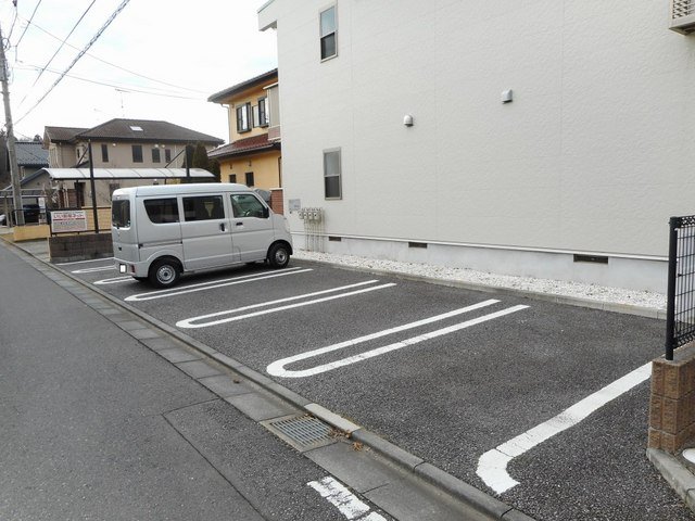 駐車場　駐車場があるので、車を買う予定の方も安心です