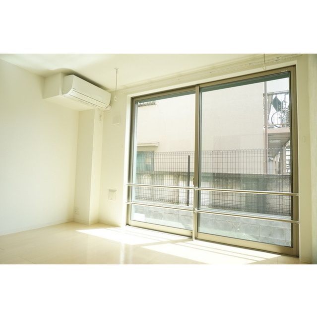 居室・リビング　明るいお部屋ですね♪