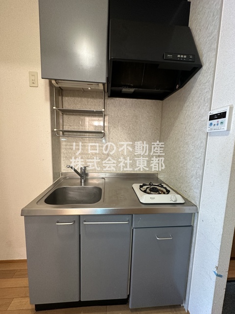 キッチン　キッチンは収納付なので、調理器具など必要な物を収納できます☆