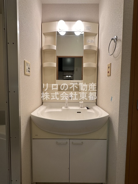 洗面設備　洗髪洗面化粧台なのでおでかけ準備もラクラクです☆