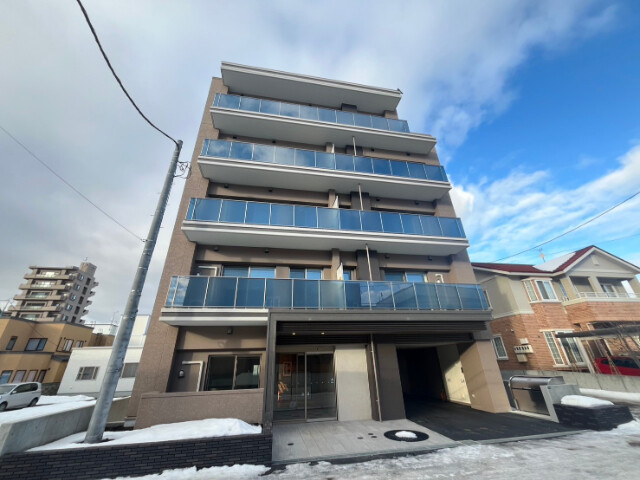 建物外観　札幌市中央区南１７条「ル・コルヌイエ山鼻」