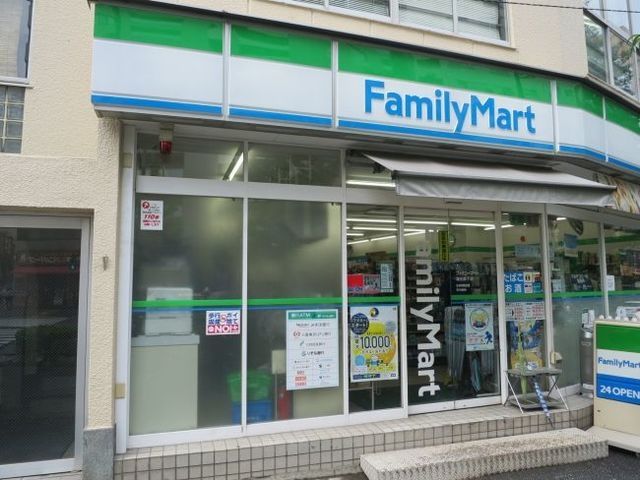 コンビニ　ファミリーマート（コンビニ）まで181m