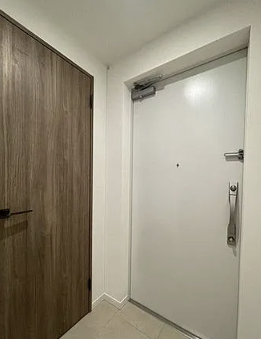 玄関　※別部屋の参考写真です。