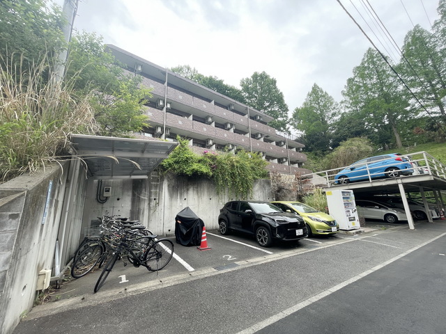 建物外観　￣木々に囲まれた場所～