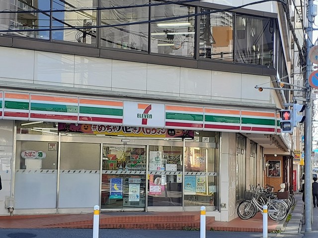 コンビニ　セブンイレブン（コンビニ）まで110m