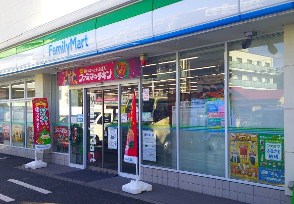 コンビニ　ファミリーマート板橋坂下三丁目店（コンビニ）まで103m