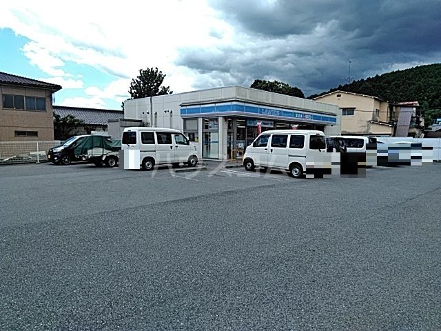 コンビニ　ローソン 鹿沼麻苧町店（コンビニ）まで227m