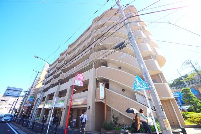 建物外観　★駅まで平坦★