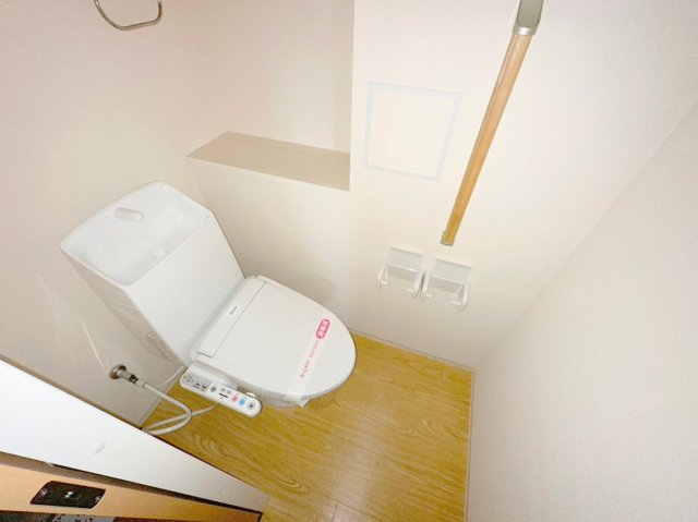 トイレ　綺麗なトイレにはウォシュレット標準装備です。