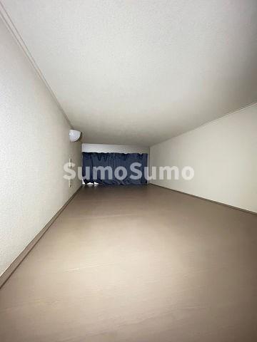 その他部屋・スペース　落ち着いた色調の寝室です