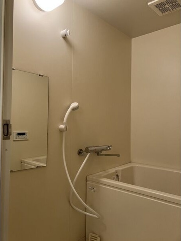 バス・シャワールーム　※写真は同じマンションの違う部屋のものになります。