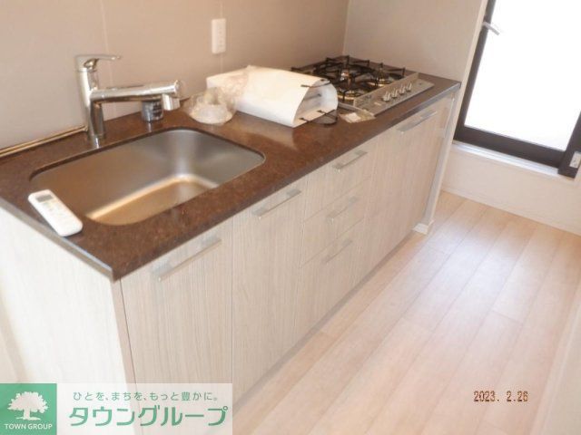 キッチン　システムキッチン（4口ガスコンロ）