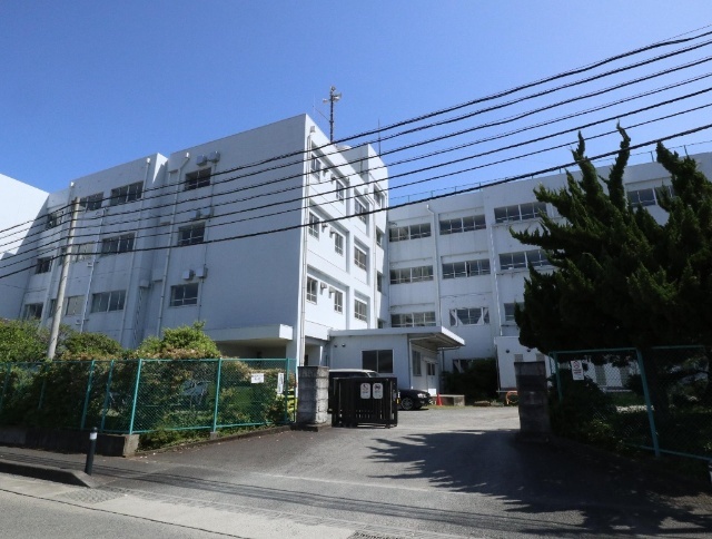 中学校　海老名市立海西中学校（中学校）まで1263m