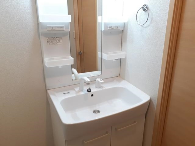 洗面設備　シャワー付洗面台あり