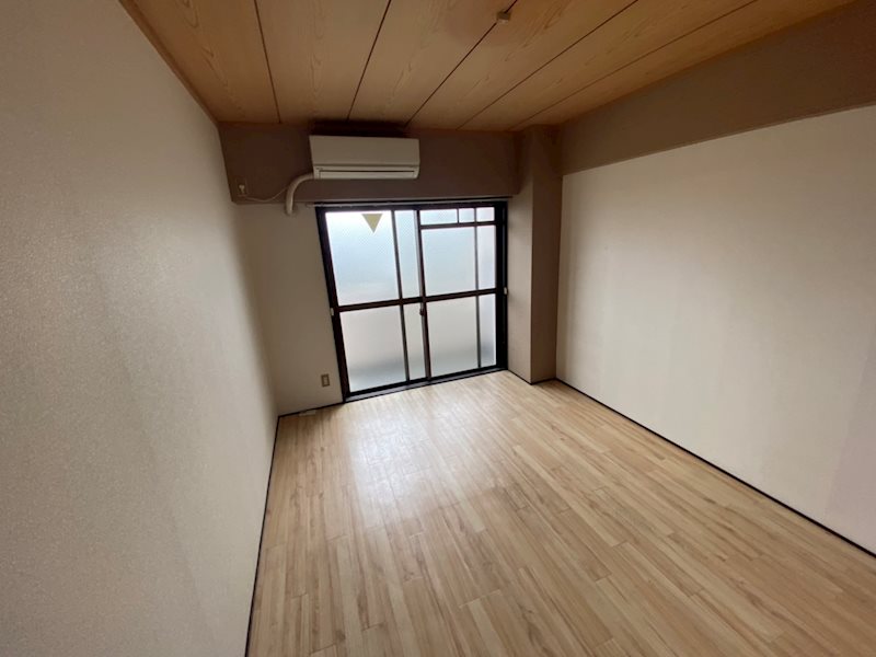 その他部屋・スペース　6帖の洋室になります☆