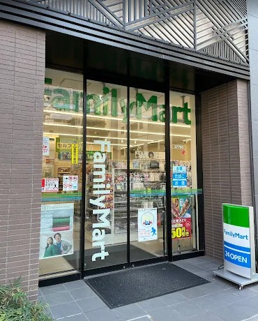 コンビニ　ファミリーマート東日本橋三丁目店（コンビニ）まで141m