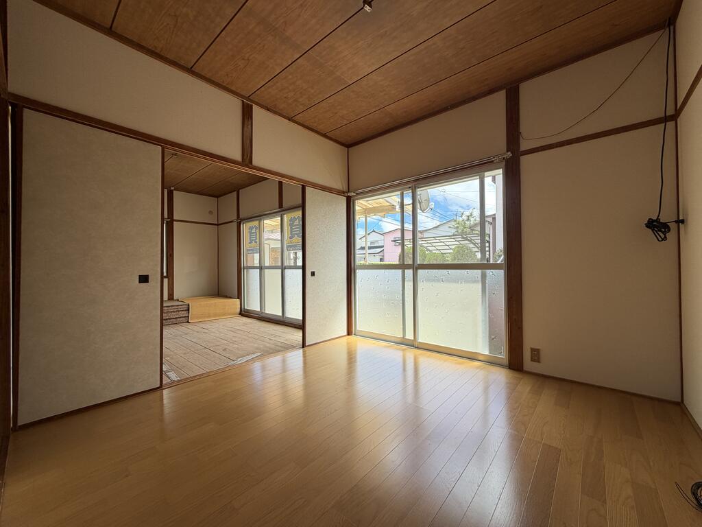 大塚町浜川田貸家の居間写真