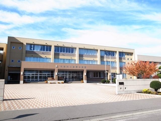小学校　弘前市立城東小学校（小学校）まで780m
